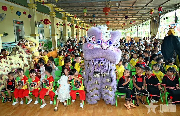 Chương trình Tết Trung thu tại Trường Mầm non Hoa Hồng (Đoàn Kinh tế - Quốc phòng 74).