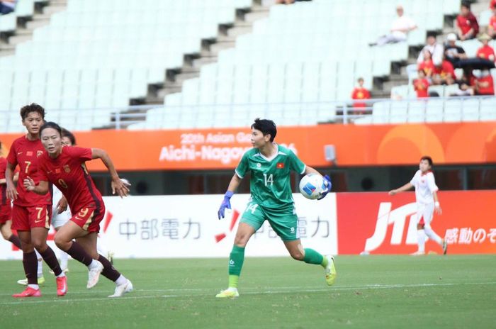Thủ môn Kim Thanh (áo xanh) thi đấu xuất sắc cả trận nhưng phải nhận bàn thua duy nhất ở phút 109. Ảnh: VFF 