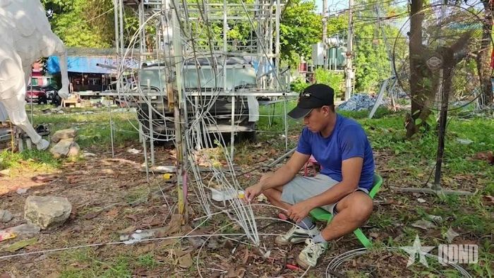 Các mô hình được tạo bằng các sợi sắt có kích thước khác nhau.