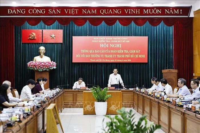  Ủy viên Bộ Chính trị, Bí thư Thành ủy Thành phố Hồ Chí Minh Trần Lưu Quang phát biểu.  