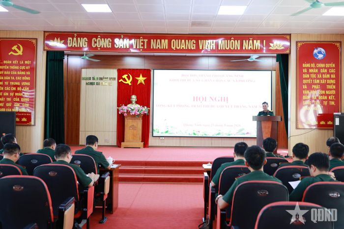 Đại tá Nguyễn Đình Khiêm, Phó chính ủy Bộ CHQS TP Quảng Ninh dự và phát biểu chỉ đạo tại Khối thi đua số 4 Ban CHQS các xã, phường.