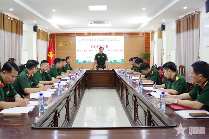 Đại tá Hoàng Văn Thuyết, Chính ủy Bộ CHQS thành phố phát biểu chỉ đạo tại Hội nghị tổng kết Phong trào Thi đua Quyết thắng Khối thi đua Ban Chỉ huy Bộ đội Biên phòng và các Trung đoàn.