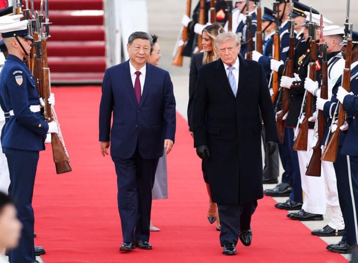 Tổng thống Mỹ Donald Trump đón Chủ tịch Trung Quốc Tập Cận Bình tại Căn cứ liên hợp Andrews, bang Maryland (Mỹ) ngày 23-9. Ảnh: THX