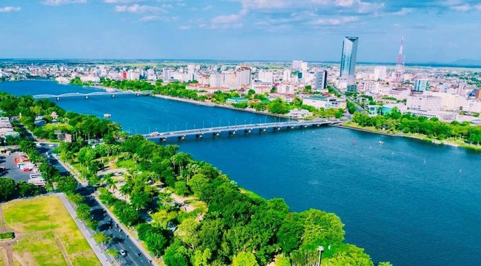 Toàn cảnh sông Hương.