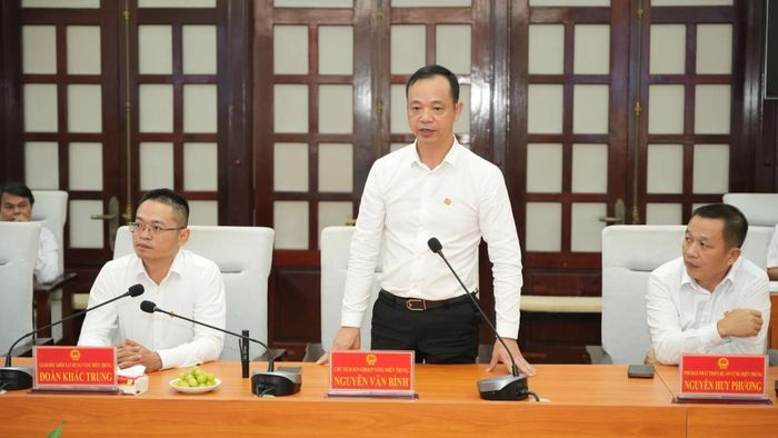 Ông Nguyễn Văn Bình- Chủ tịch Sun Group Vùng Miền Trung trao đổi tại buổi làm việc.