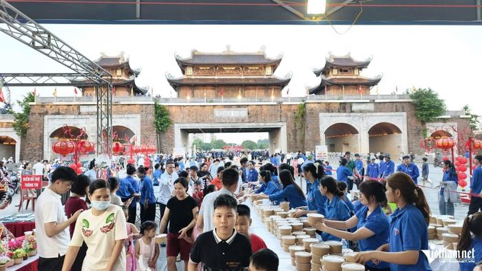 12.000 suất quà đã được gửi đến các em.
