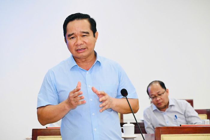  Chủ tịch UBND TPHCM Nguyễn Văn Được trao đổi tại buổi làm việc (Ảnh VIỆT DŨNG) 