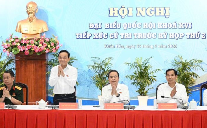  Bí thư Thành ủy TPHCM Trần Lưu Quang dự tiếp xúc cử tri. Ảnh: VIỆT DŨNG 
