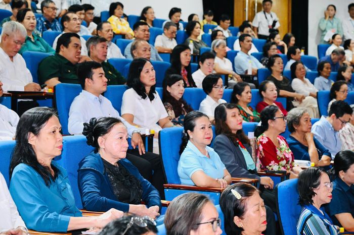  Cử tri các địa phương dự hội nghị. Ảnh: VIỆT DŨNG 