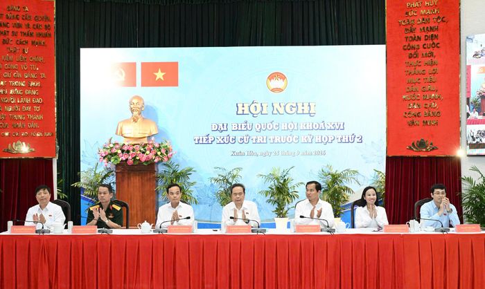  Các đại biểu Quốc hội dự tiếp xúc cử tri. Ảnh: VIỆT DŨNG 