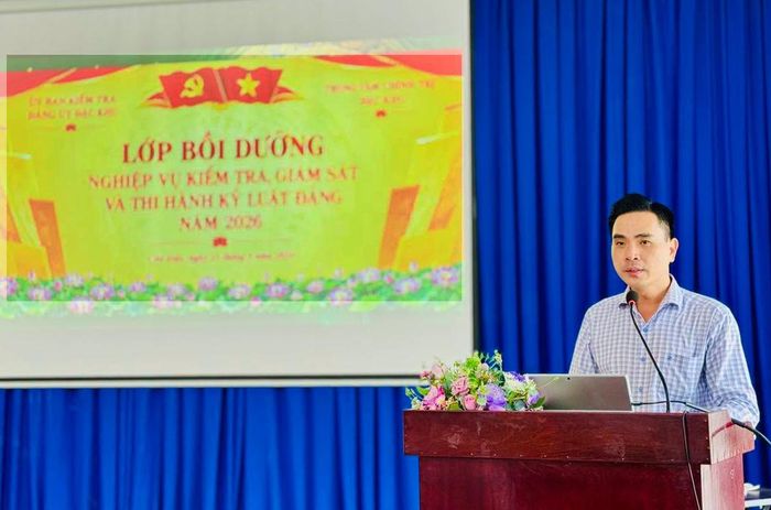  Báo cáo viên truyền đạt, cập nhật những nội dung cơ bản về nghiệp vụ công tác kiểm tra, giám sát và thi hành kỷ luật của Đảng 