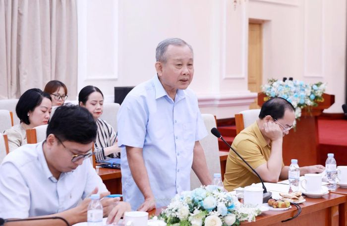 Nguyên Vụ trưởng Vụ Công tác học sinh, sinh viên (Bộ GD-ĐT) Phùng Khắc Bình phát biểu tại hội thảo. Ảnh: MOET