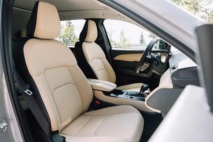 CX-5 thế hệ mới cũng sở hữu gói hỗ trợ lái Mazda i-Activsense, với các tính năng như giám sát điểm mù, hỗ trợ chuyển làn, kiểm soát hành trình thích ứng, hỗ trợ giữ làn khẩn cấp và hỗ trợ phanh thông minh phía trước/sau.