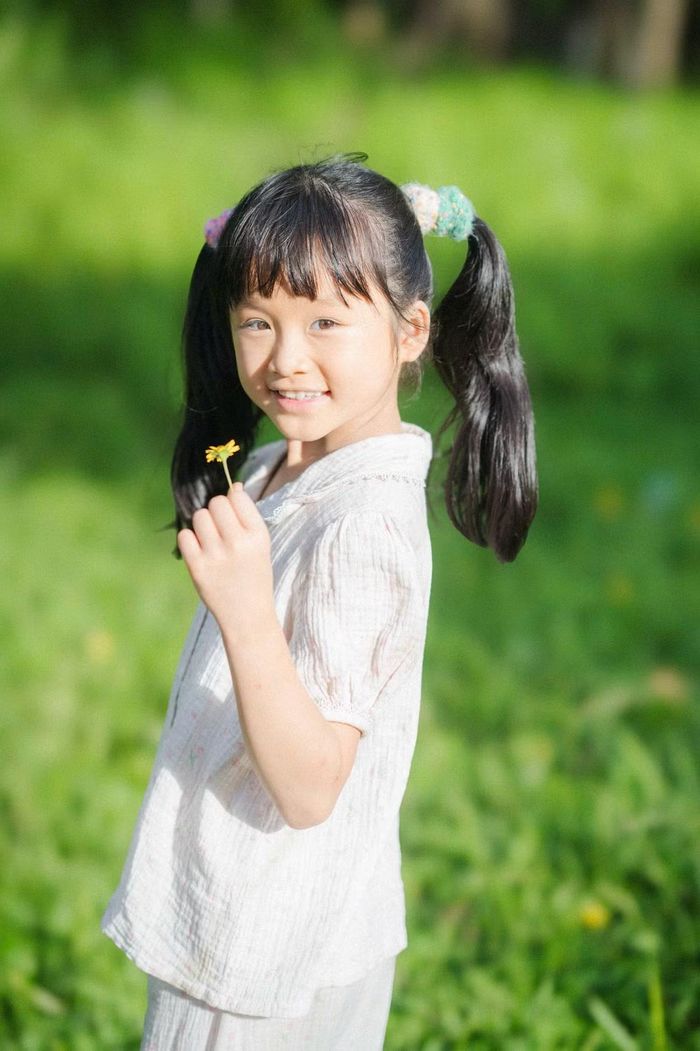  Vai bé Thương mang đến cho Gia Tuệ nhiều trải nghiệm mới trên phim trường. 