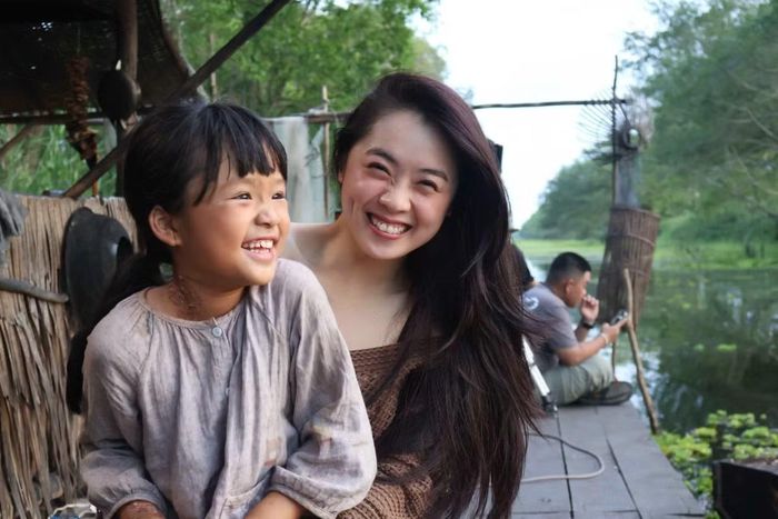 Gia Tuệ đóng vai con gái của Khánh Tiên Leona trong phim.