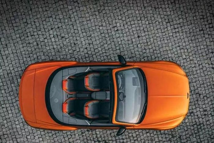 Richard Leopold, giám đốc khu vực của Bentley tại châu Âu, Trung Đông và châu Phi, coi dự án này là một ví dụ về những gì xảy ra khi Mulliner hợp tác chặt chẽ với một nhà bán lẻ hiểu rõ người mua địa phương. Ông xem đây là một minh chứng cho khả năng sản xuất xe theo yêu cầu của Mulliner chứ không phải là một chiêu trò nhất thời.