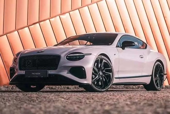 Điểm chung giữa ba yếu tố này là thứ mà Bentley gọi là La bàn Copernicus, một đồ họa quỹ đạo tám hành tinh thể hiện Sao Thủy, Sao Kim, Trái Đất, Sao Hỏa, Sao Mộc, Sao Thổ, Sao Thiên Vương và Sao Hải Vương. Nó xuất hiện dưới dạng thêu và dập nổi trên bảng điều khiển, các tấm vải chần, đèn chào mừng và tấm phủ mui xe mui trần.
