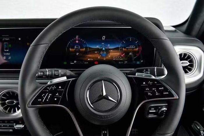Cung cấp sức mạnh cho Mercedes-Benz G 450 d Vintage Look là khối động cơ diesel 6 xi-lanh thẳng hàng OM 656M, dung tích 3.0L (2.989 cc) tăng áp kép. Khối động cơ này sản sinh công suất tối đa 367 mã lực tại 4.000 vòng/phút và mô-men xoắn cực đại đạt 750 Nm trong dải vòng tua 1.350 - 2.800 vòng/phút.