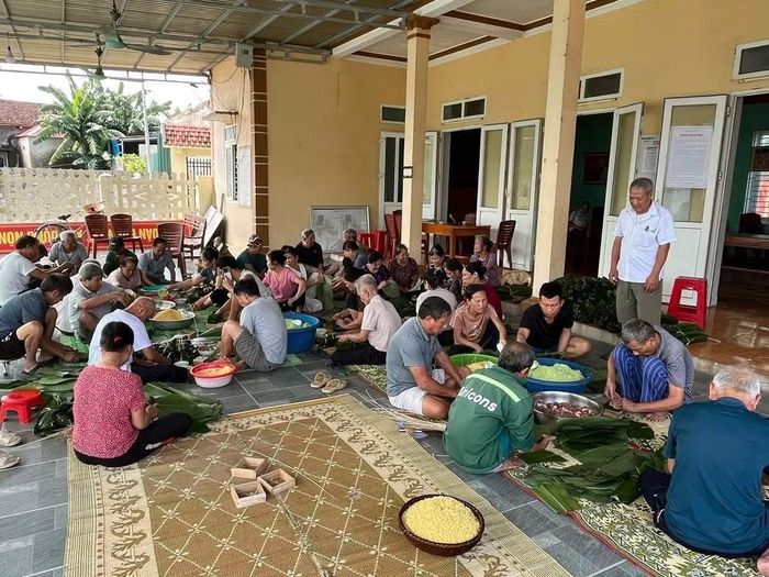 Khung cảnh thân tình, gắn kết của người dân trong thôn. Ảnh: Hà Sỹ Quý cung cấp