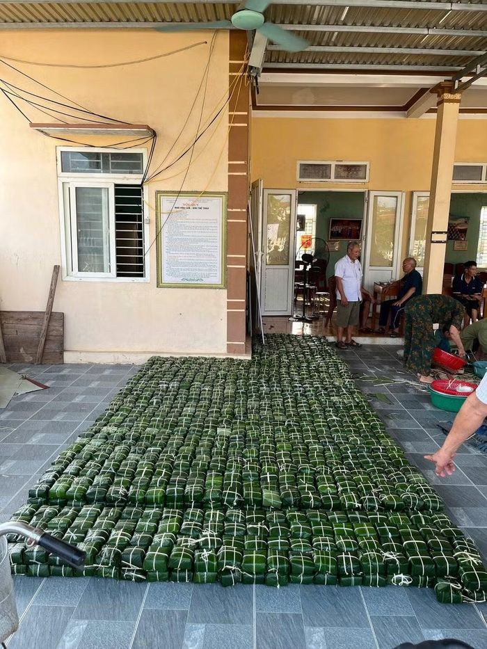 Hàng nghìn chiếc bánh chưng vuông vắn, đẹp mắt được người dân chuẩn bị để đón Trung thu. Ảnh: Hà Sỹ Quý cung cấp