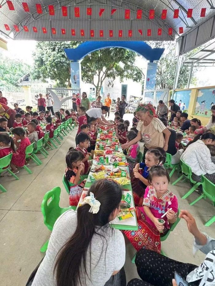 Ở nơi địa bàn khó khăn, các cô giáo luôn hết lòng tận tâm.