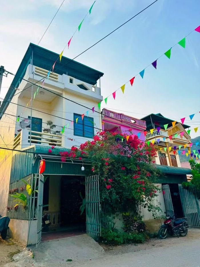 Những căn nhà được xây dựng từ nguồn xuất khẩu lao động ở vùng cao xứ Thanh.