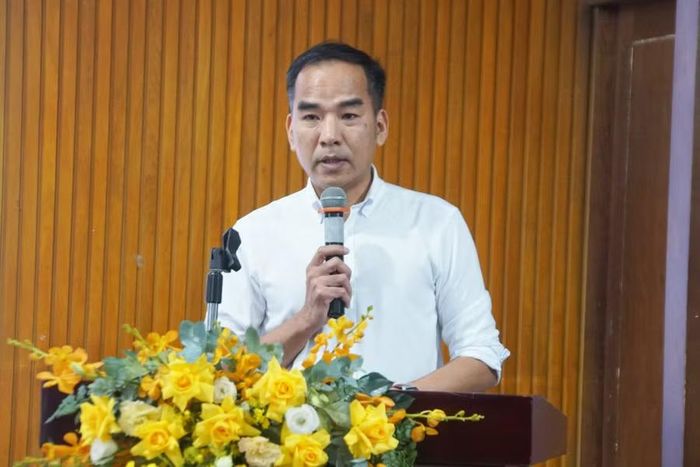 Ông Đào Hồng Cường, Phó Vụ trưởng Vụ Pháp chế (Bộ GD&ĐT) báo cáo kết quả tổng rà soát hệ thống văn bản quy phạm pháp luật đáp ứng yêu cầu phát triển đất nước trong kỷ nguyên mới của Bộ GD&ĐT.