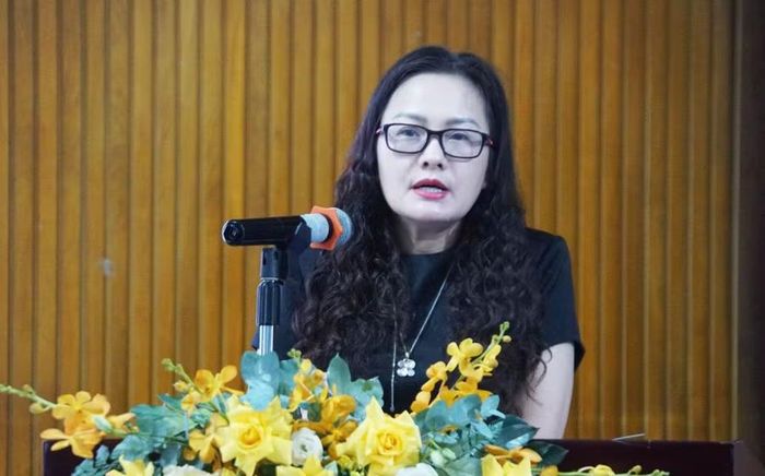 Bà Mai Thị Anh, Vụ trưởng Vụ Pháp chế (Bộ GD&ĐT) phát biểu khai mạc hội thảo. Ảnh: M.Tùng.