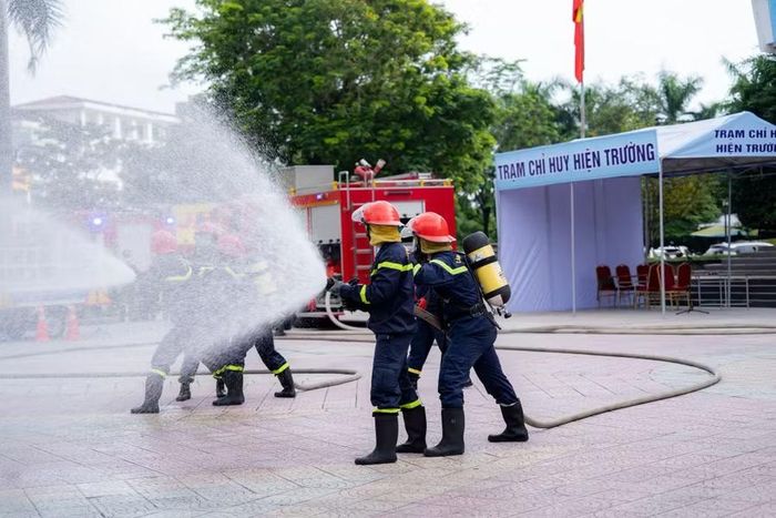 Thực hiện các biện pháp kiểm soát nhiễm bẩn phóng xạ.