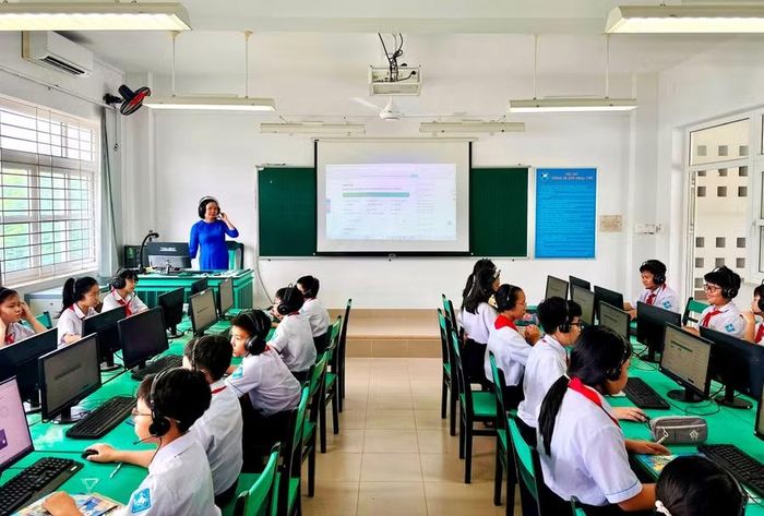 Các phòng học tiếng Anh đạt chuẩn tại trường học ở Huế.