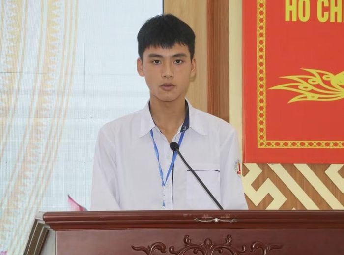Em Nguyễn Mạnh Hùng chia sẻ tại chương trình tuyên dương, khen thưởng.