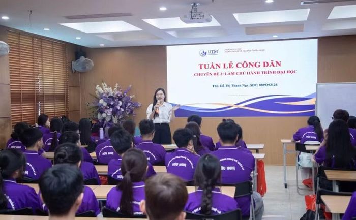 Tuần lễ công dân tại Trường Đại học Công nghệ và Quản lý Hữu Nghị.