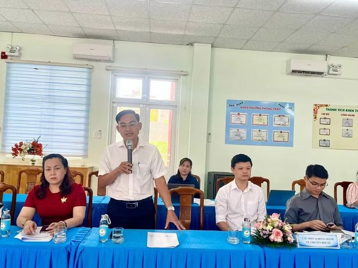 Ông Trần Bảo Dinh, Tổng giám đốc Công ty chuyển đổi số trường học thông minh Titkul phát biểu góp ý tại hội thảo.