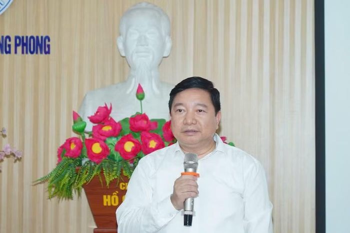 Ông Nguyễn Tiến Dũng, Giám đốc Sở GD&ĐT Ninh Bình phát biểu tại buổi làm việc.