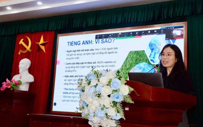 Chuyên gia chia sẻ tại buổi tập huấn.