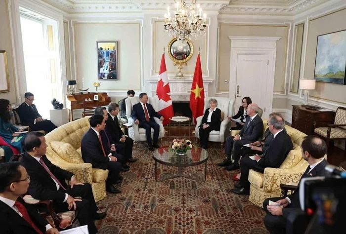 Ngày 24/9 (theo giờ địa phương), tại Phủ Toàn quyền Canada, trong khuôn khổ chuyến thăm cấp Nhà nước tới Canada, Tổng Bí thư, Chủ tịch nước Tô Lâm đã hội kiến với Toàn quyền Canada Louise Arbour sau Lễ đón cấp Nhà nước trọng thể. Đây là lần đầu tiên một Tổng Bí thư, Chủ tịch nước Việt Nam thăm Canada. (Nguồn: TTXVN)