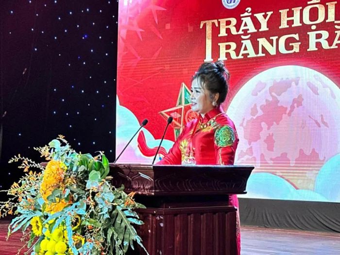 NSND Lệ Ngọc, Trưởng Ban tổ chức chương trình chia sẻ động lực thực hiện chương trình. (Ảnh: Yến Vi)