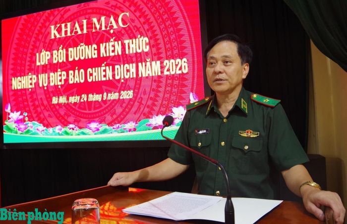 Thiếu tướng Bùi Thế Tuyên, Cục trưởng Cục Trinh sát Bộ đội Biên phòng phát biểu giao nhiệm vụ cho học viên. Ảnh: Thanh Luân