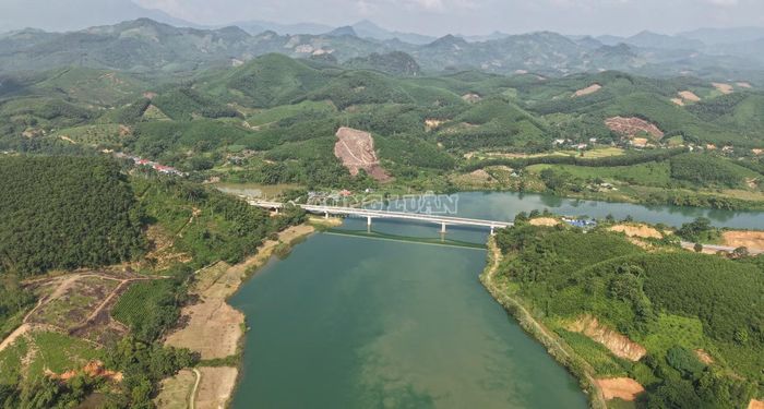 Khi hoàn thành, tuyến đường sẽ rút ngắn thời gian di chuyển, nâng cao năng lực vận tải, tạo thuận lợi cho lưu thông hàng hóa và kết nối các vùng sản xuất, khu, cụm công nghiệp, điểm du lịch với các trung tâm kinh tế lớn.