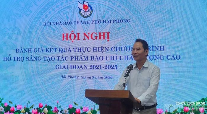 Chủ tịch Hội Nhà báo thành phố Hải Phòng Nguyễn Anh Tú phát biểu tại Hội nghị.