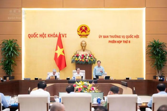 Phó Chủ tịch Quốc hội Nguyễn Khắc Định điều hành phiên họp. Ảnh QH.