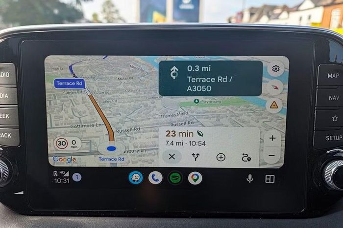 Hình minh họa giao diện Google Maps trên Android Auto. Ảnh: Yahoo