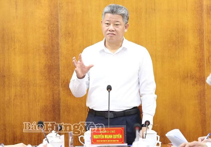 Ông Nguyễn Mạnh Quyền, Phó Bí thư Tỉnh ủy, Chủ tịch UBND tỉnh Hưng Yên phát biểu tại cuộc họp. Ảnh: Báo Hưng Yên.