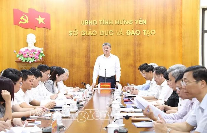 Quang cảnh phiên họp. Ảnh: Báo Hưng Yên
