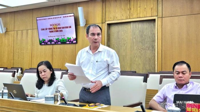 Ông Phạm Hữu Thanh - Phó Giám đốc Sở Y tế Hải Phòng cung cấp thông tin cho báo chí tại Hội nghị.