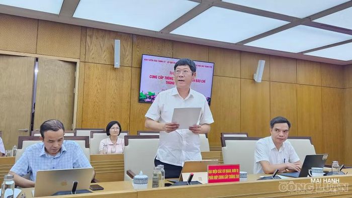 Ông Vũ Trí Quang - Phó Giám đốc Sở Giáo dục và Đào tạo Hải Phòng cung cấp thông tin cho báo chí tại Hội nghị.