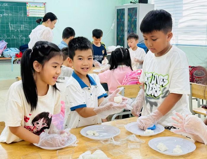 Ngày hội có nhiều hoạt động dành cho học sinh tại trường. Ảnh: Hoá Nguyễn