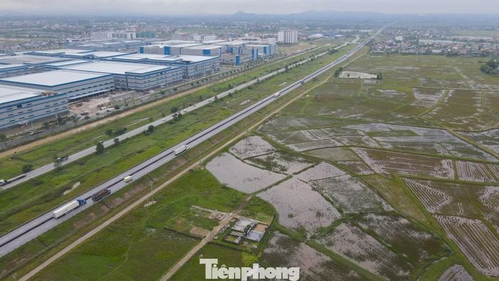  Tại Nghệ An, tình trạng tương tự được ghi nhận trên cao tốc Diễn Châu - Bãi Vọt khi lưu lượng phương tiện giảm mạnh trong khoảng một tháng qua. 