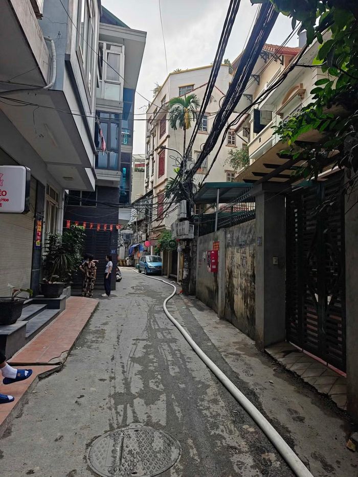 Dây đưa nước vào trong chữa cháy.