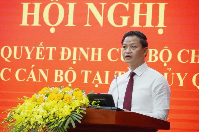 Tân Bí thư Tỉnh ủy Quảng Trị Vương Quốc Tuấn phát biểu nhận nhiệm vụ.